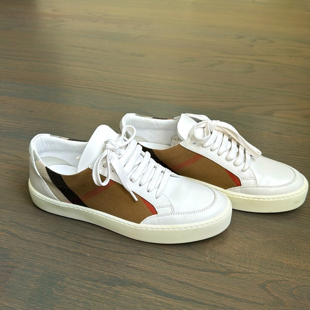 Selling a women’s size 37 Burberry sneakers.